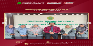 Abdul Azis Al Hamid, S.H.I. Berikan Materi Briefing Pagi Petugas Pelayanan
